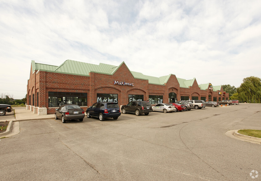 8067-8097 Country Corner Dr, Fowlerville, MI for lease - Building Photo - Image 2 of 3