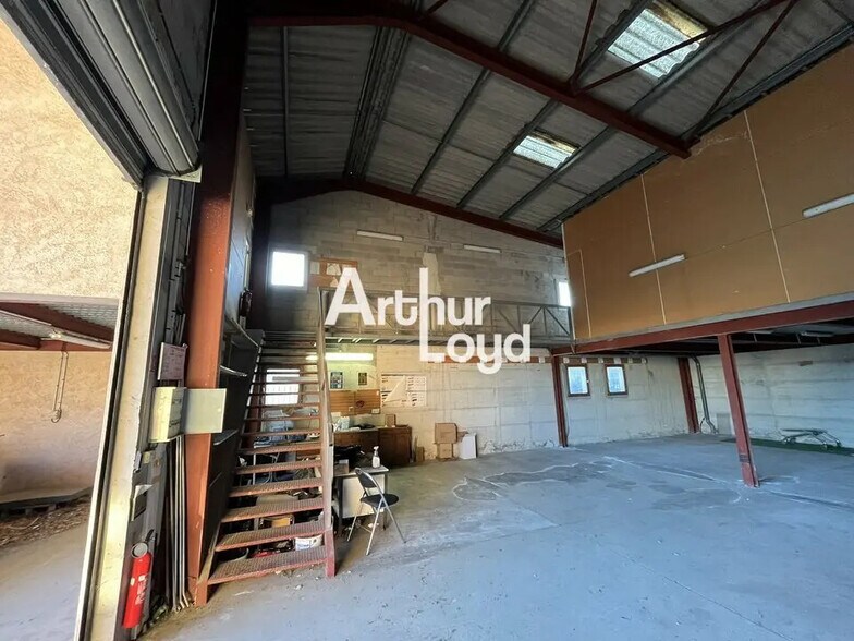 Flex in Saint-Raphaël for lease - Interior Photo - Image 2 of 5