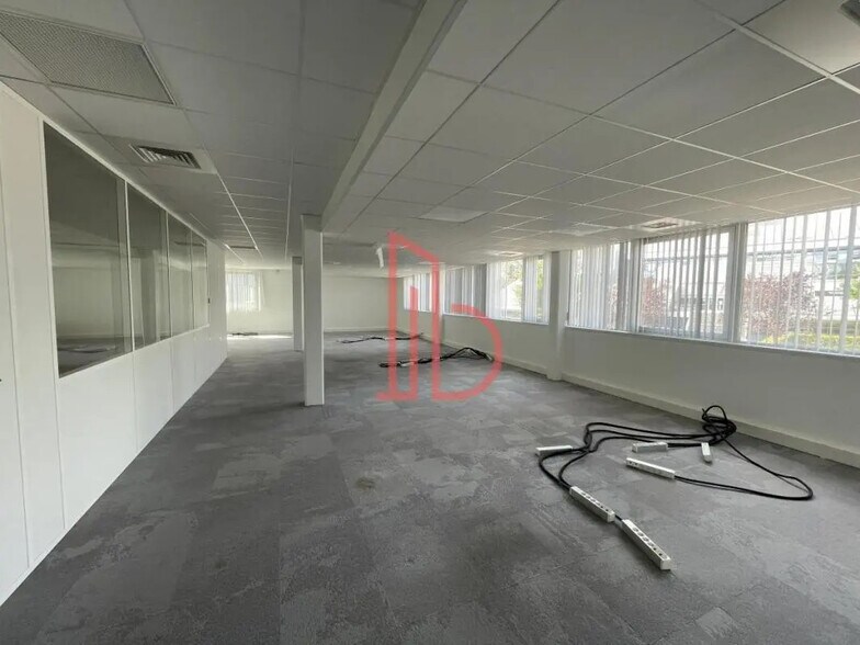 Office in Bordeaux for lease - Building Photo - Image 3 of 6
