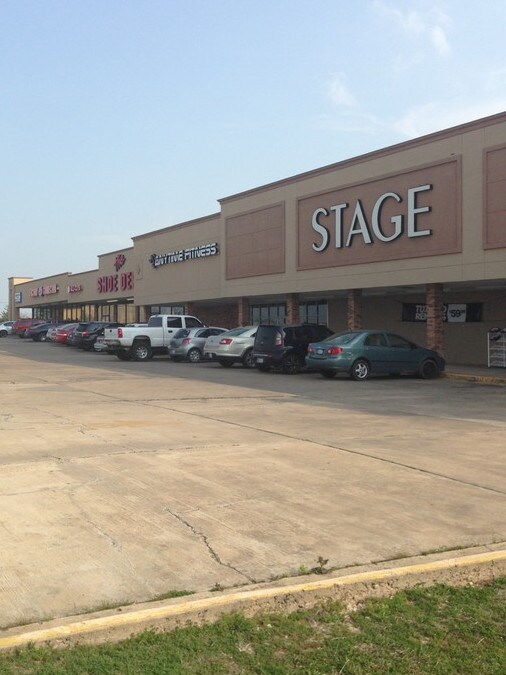 1800 E Jackson St, Hugo, OK 74743 Hugo Plaza