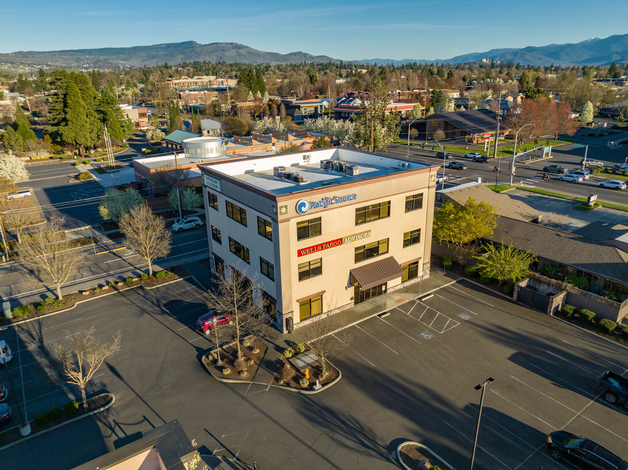 1301 Poplar Dr, Medford, OR for lease Building Photo- Image 1 of 36