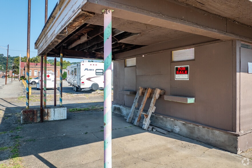 1075 Airbrake Ave, Turtle Creek, PA for sale - Building Photo - Image 3 of 4
