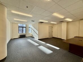16 W 32nd St, New York, NY for lease Interior Photo- Image 1 of 24