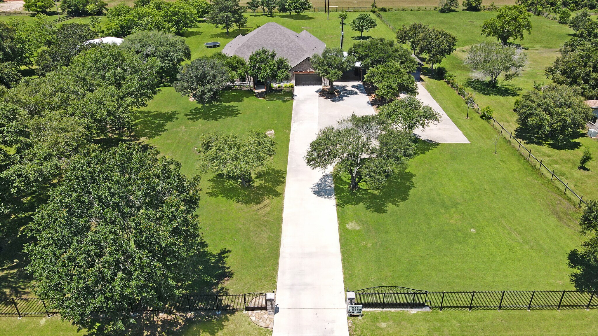 10511 W Hidden Lake Ln, Richmond, TX for sale Primary Photo- Image 1 of 45