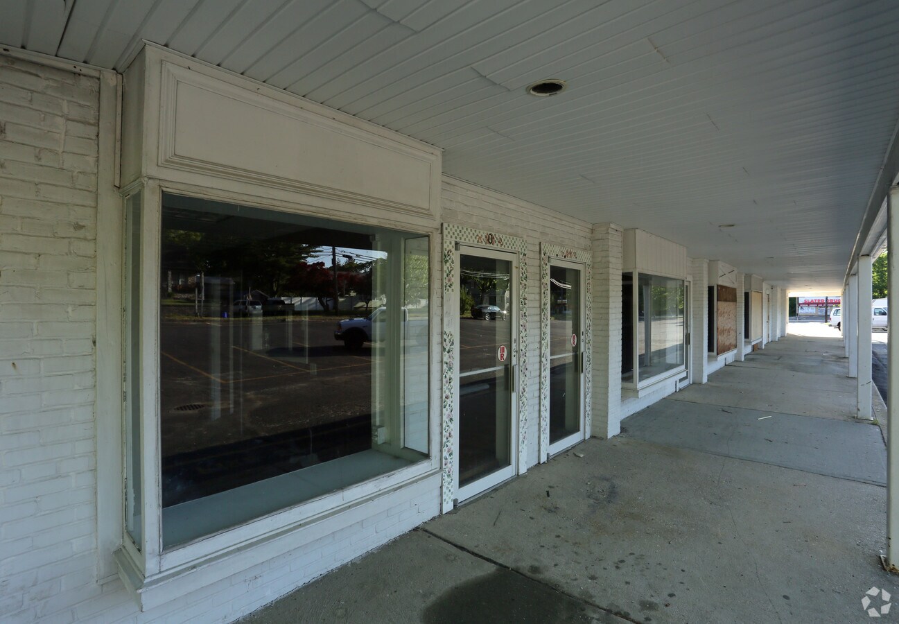 400 Hawkins Ave, Lake Ronkonkoma, NY 11779