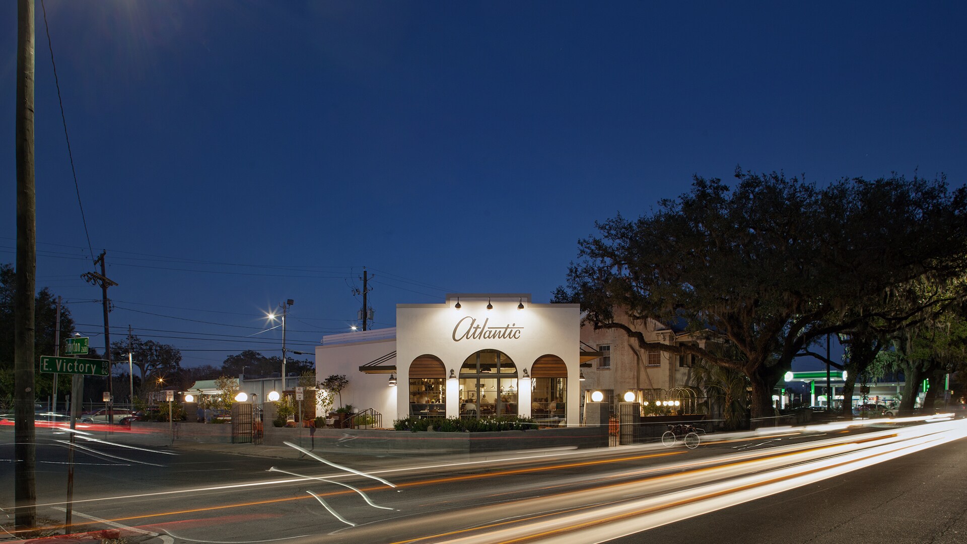 102 E Victory Dr, Savannah, GA for sale Building Photo- Image 1 of 1