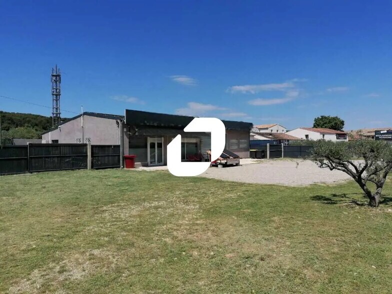 Flex in Bezouce for lease - Building Photo - Image 1 of 8