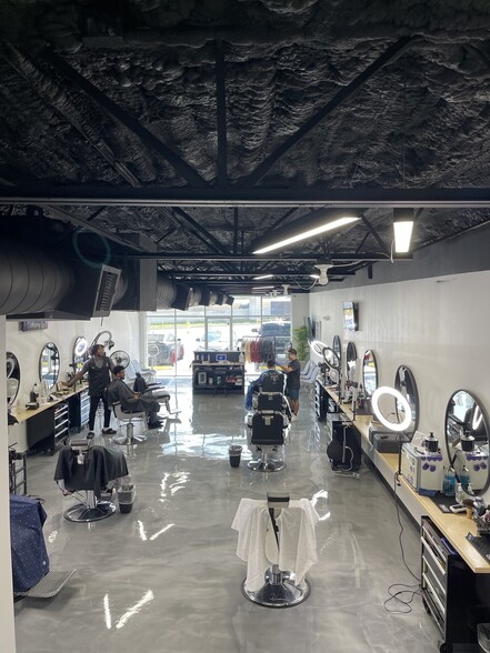 10515 Northwest Fwy, Houston, TX for lease - Building Photo - Image 3 of 12