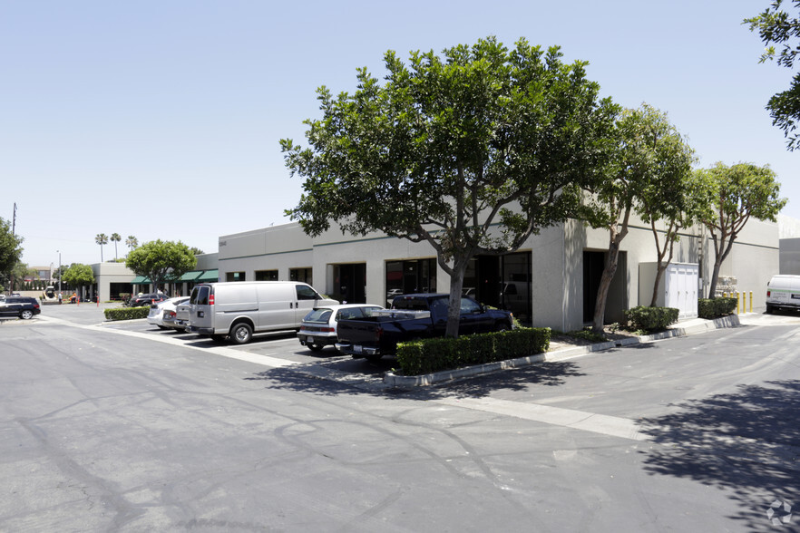 13600-13640 Imperial Hwy, Santa Fe Springs, CA for lease - Building Photo - Image 3 of 6