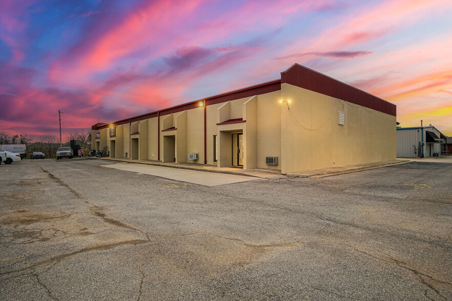 3557 National Dr, Norman, OK for lease - Building Photo - Image 1 of 21