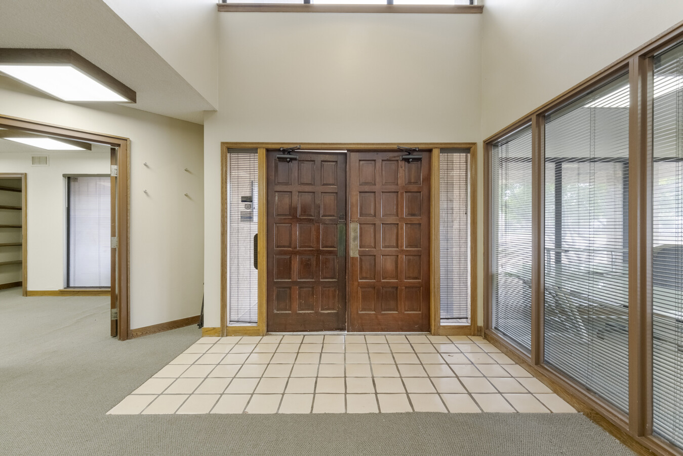 1719 E 71st St, Tulsa, OK 74136 - Unit 1719 -  - Lobby - Image 1 of 27