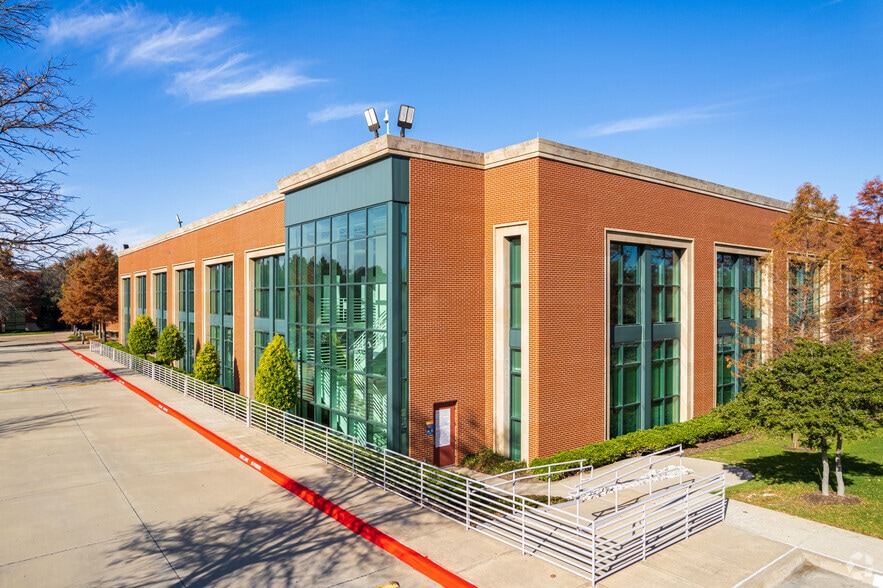 3700 S Stonebridge Dr, McKinney, TX for sale - Primary Photo - Image 1 of 8