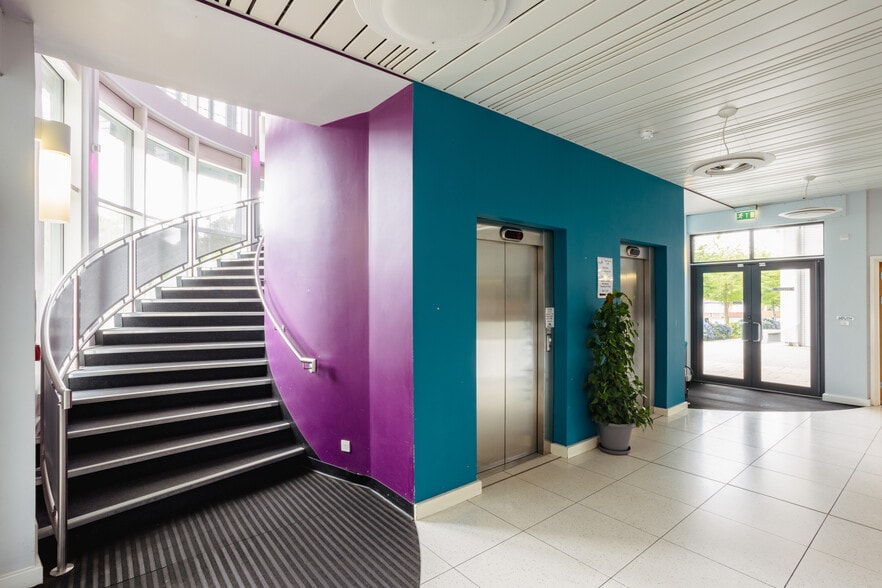 Bursledon Road, Southampton for lease - Interior Photo - Image 3 of 7