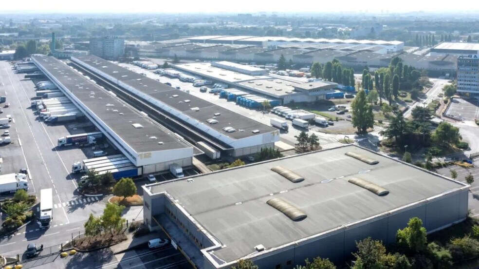Industrial in Aulnay-sous-Bois for lease - Aerial - Image 1 of 5