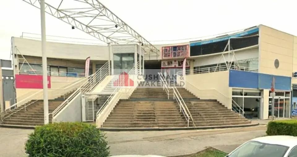 Retail in Nîmes for lease - Building Photo - Image 2 of 2