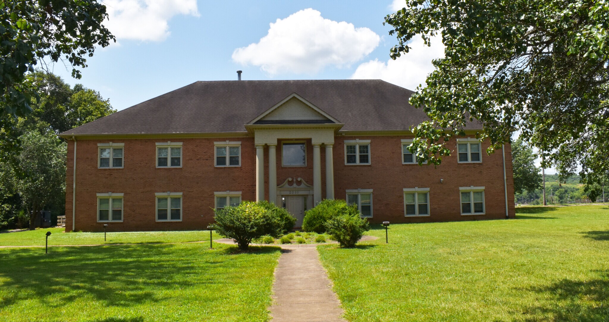 2010 Elmer Pogue Dr, Columbia, TN for lease Building Photo- Image 1 of 10