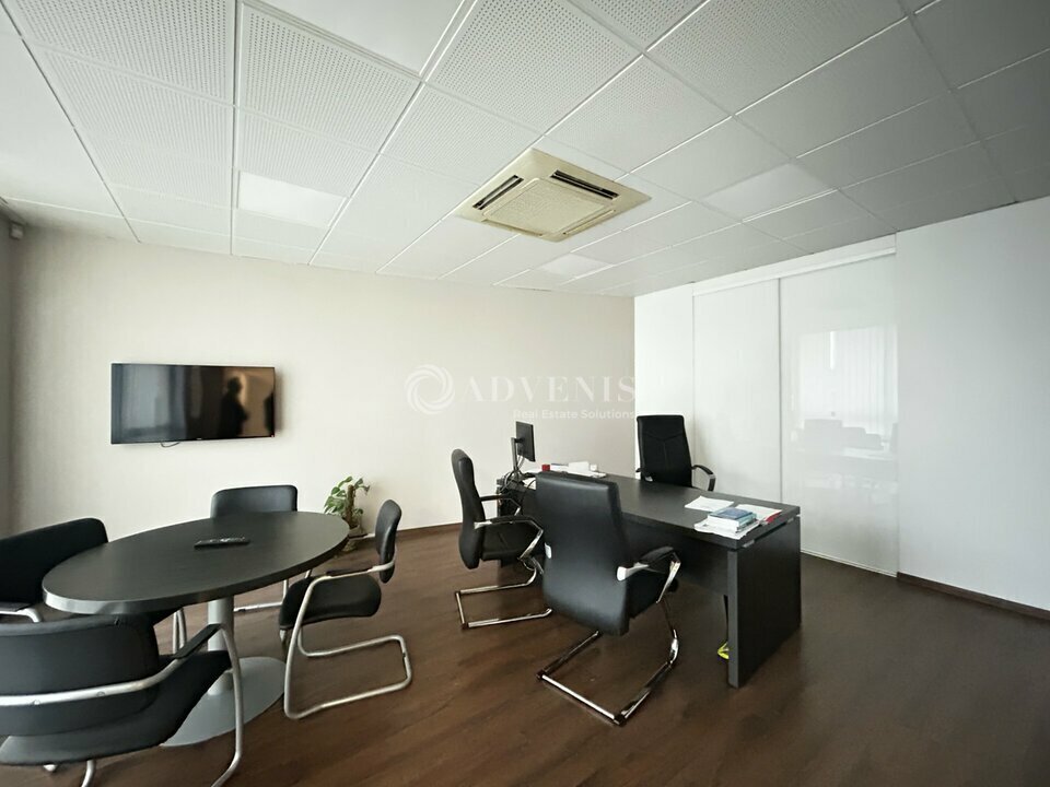 Office in  for lease Interior Photo- Image 1 of 11