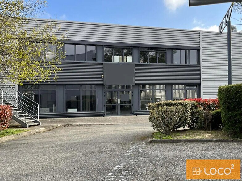 Retail in Labège for lease - Building Photo - Image 1 of 3