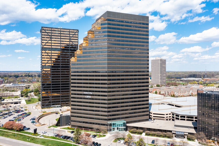 2000 Town Center, Southfield, MI for sale - Building Photo - Image 1 of 1