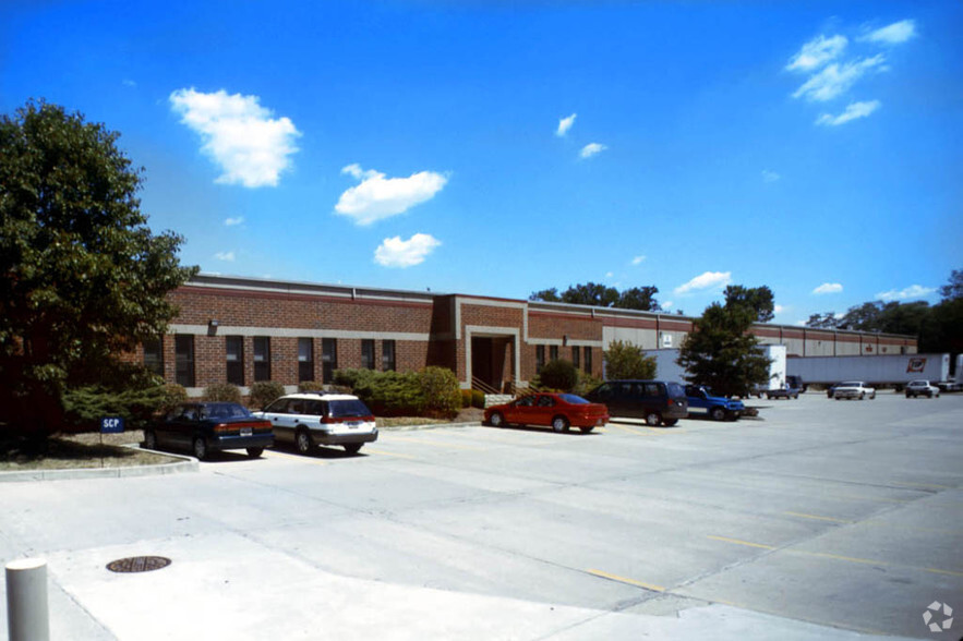 10880-10898 Kenwood Rd, Blue Ash, OH for lease - Primary Photo - Image 3 of 9