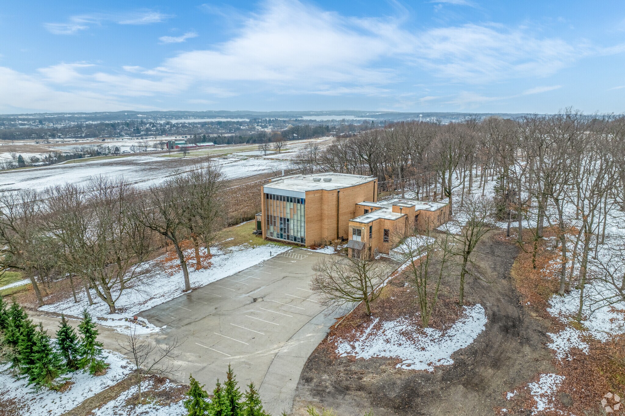 N45W25338 Lindsay Dr, Pewaukee, WI 53072 Specialty for Sale