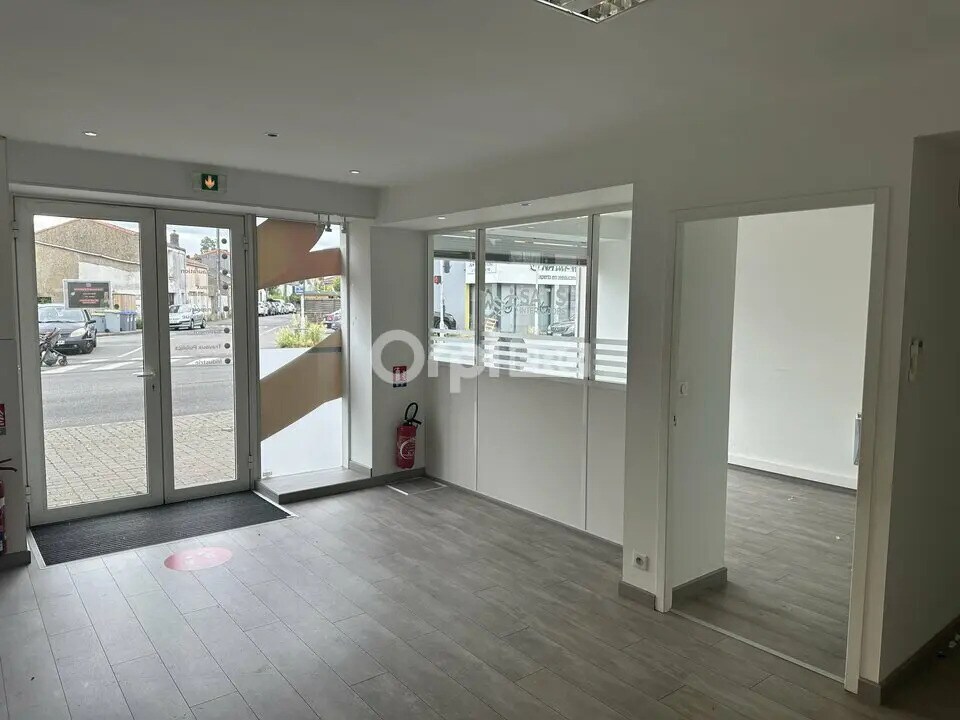 Retail in Rezé for lease Lobby- Image 1 of 4