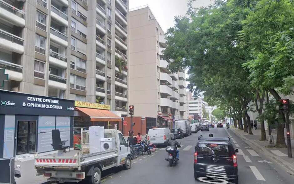 Retail in Paris for lease - Building Photo - Image 1 of 2