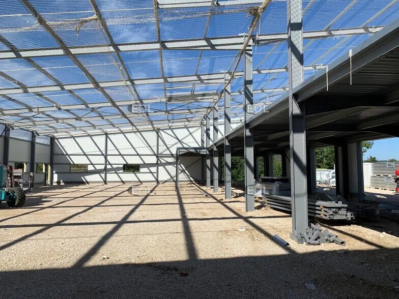 Flex in Taillades for lease - Building Photo - Image 2 of 7