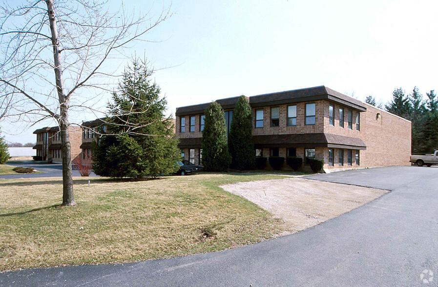 4059-4081 Joseph Dr, Waukegan, IL for lease - Primary Photo - Image 1 of 14