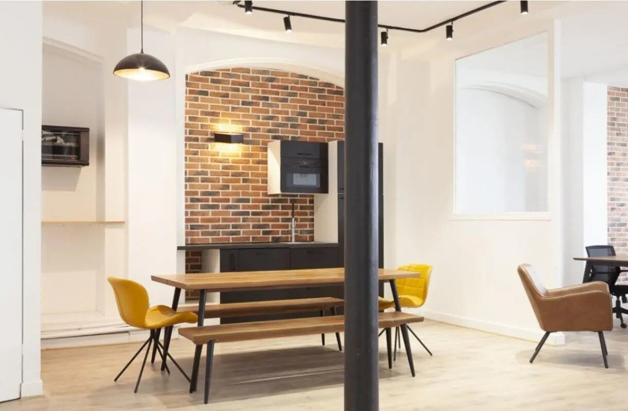 40 Rue Louis Blanc, Paris, PAR 75010 - - - Interior Photo - Image 1 of 11