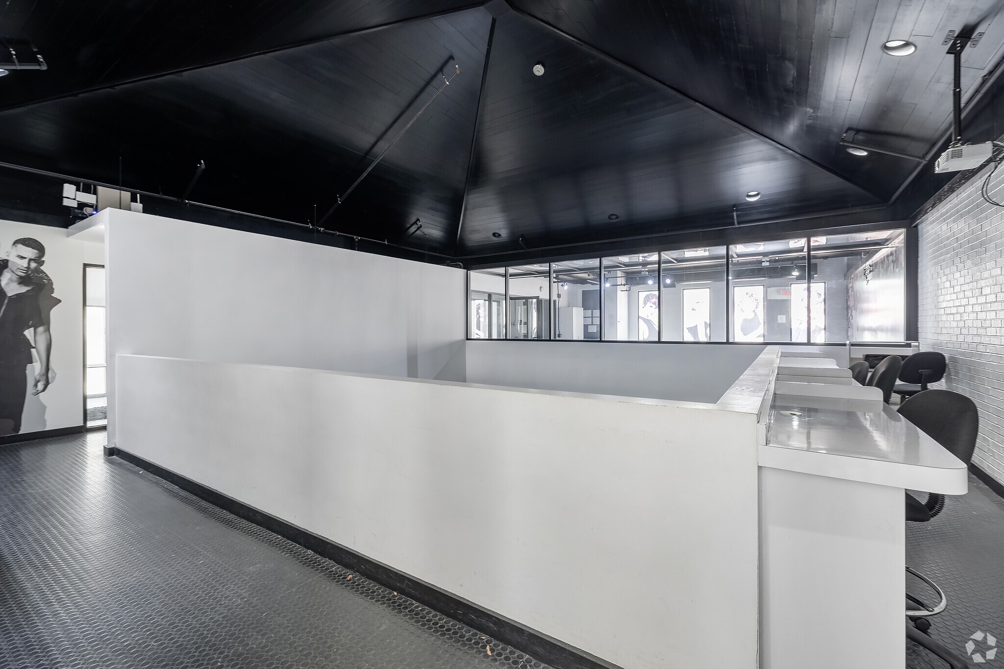 464 N Fairfax Ave, Los Angeles, CA for sale Interior Photo- Image 1 of 7