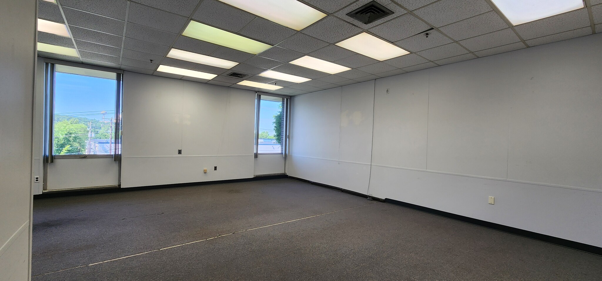 300 Laird St, Wilkes Barre, PA for lease Interior Photo- Image 1 of 14