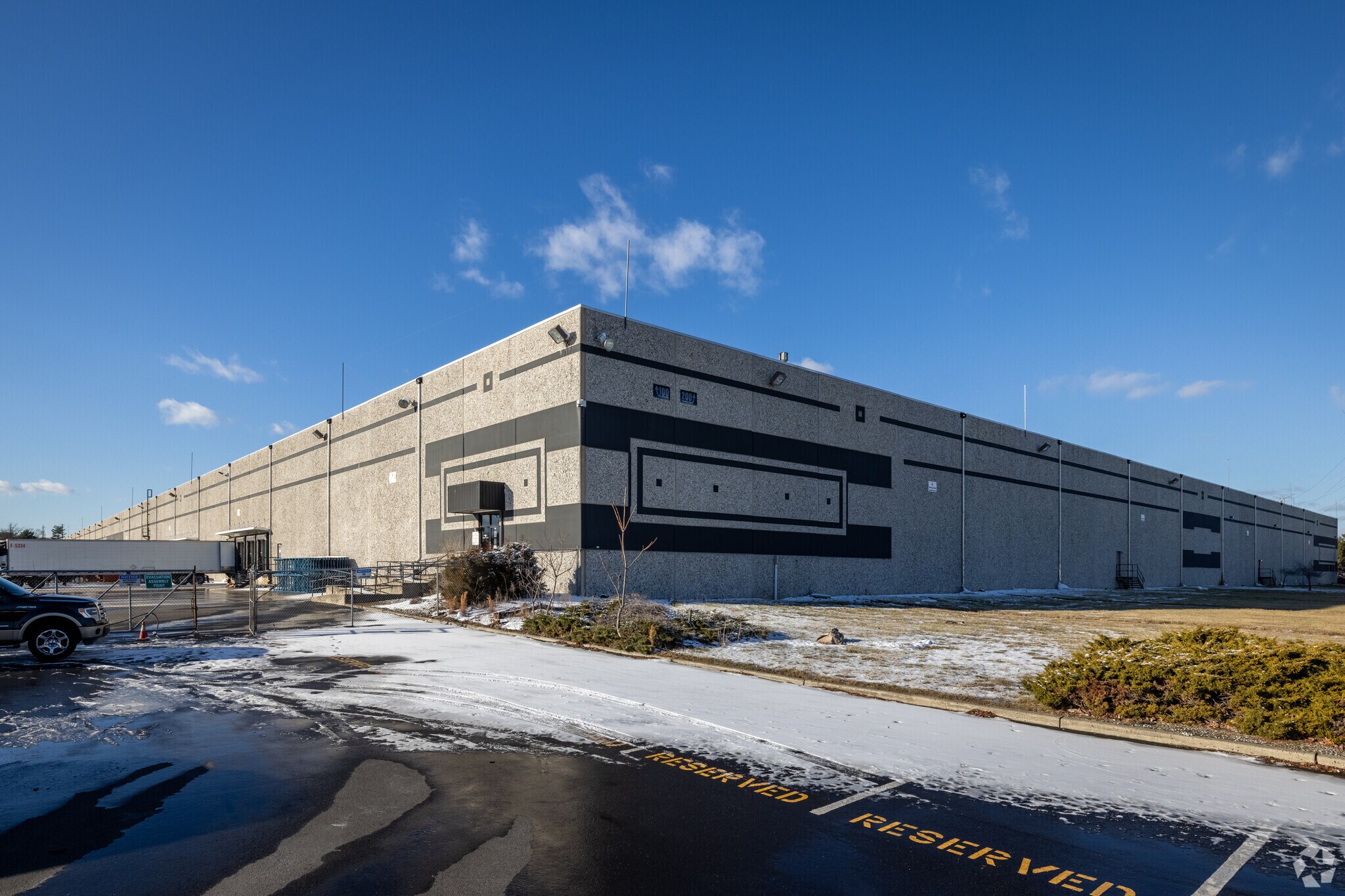 100-200 Saw Mill Pond Rd, Edison, NJ for sale Primary Photo- Image 1 of 1