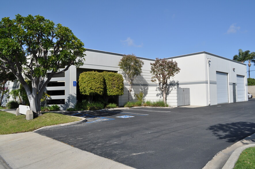 17842 Georgetown Ln, Huntington Beach, CA for lease - Building Photo - Image 1 of 4