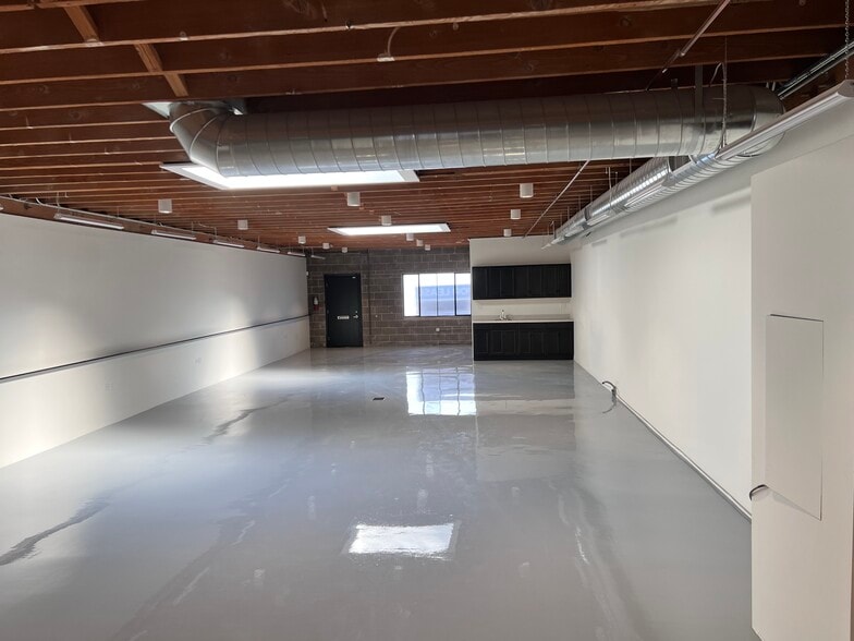 3751 Robertson Blvd, Culver City, CA for lease - Building Photo - Image 3 of 9