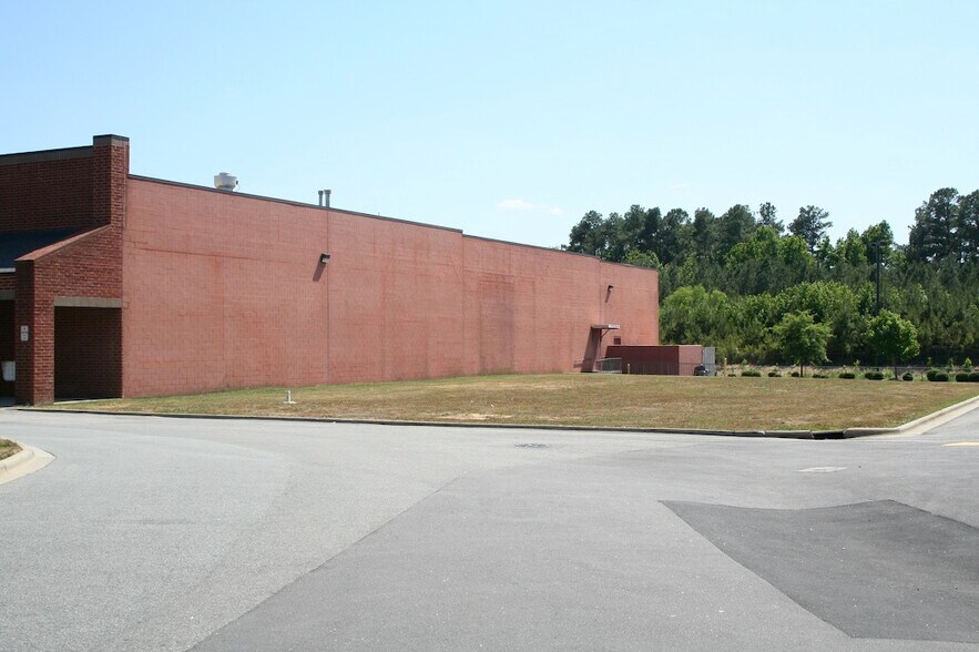 1779 W Williams St, Apex, NC for lease - Primary Photo - Image 1 of 2