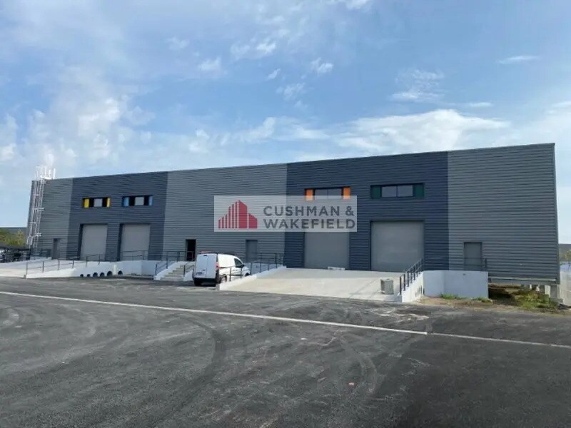 Flex in Nîmes for lease Building Photo- Image 1 of 4