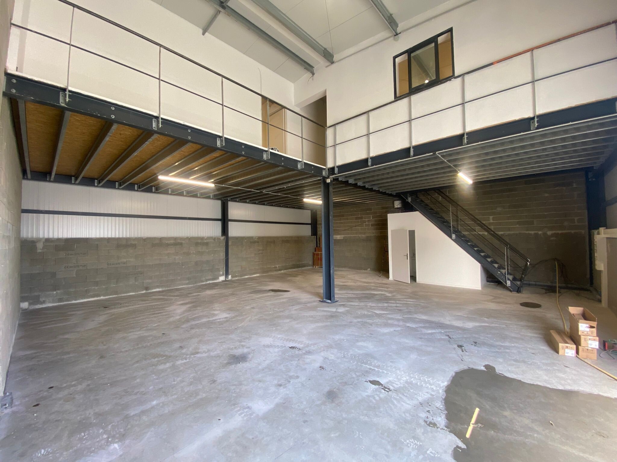 zi de calens, Beautiran for lease Interior Photo- Image 1 of 5