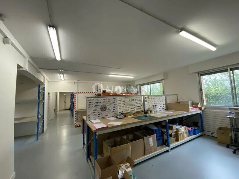 Flex in Buc for sale - Interior Photo - Image 2 of 7