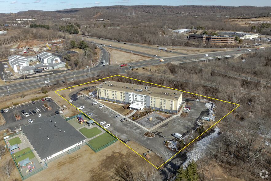 100 Miles Dr, Wallingford, CT for sale - Building Photo - Image 1 of 23