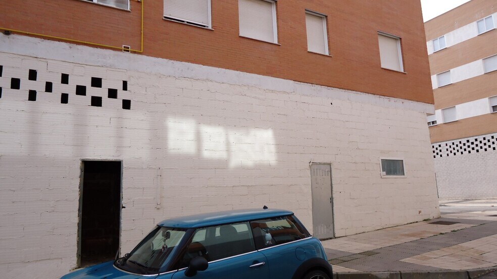 Retail in Cáceres, Cáceres for lease - Building Photo - Image 3 of 10