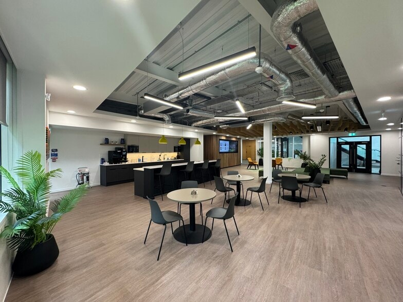 Oxford Rd, Uxbridge for lease - Building Photo - Image 3 of 13