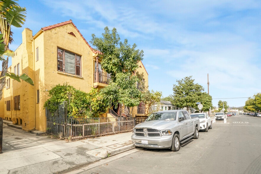 2717 S Budlong Ave, Los Angeles, CA for sale - Building Photo - Image 2 of 33