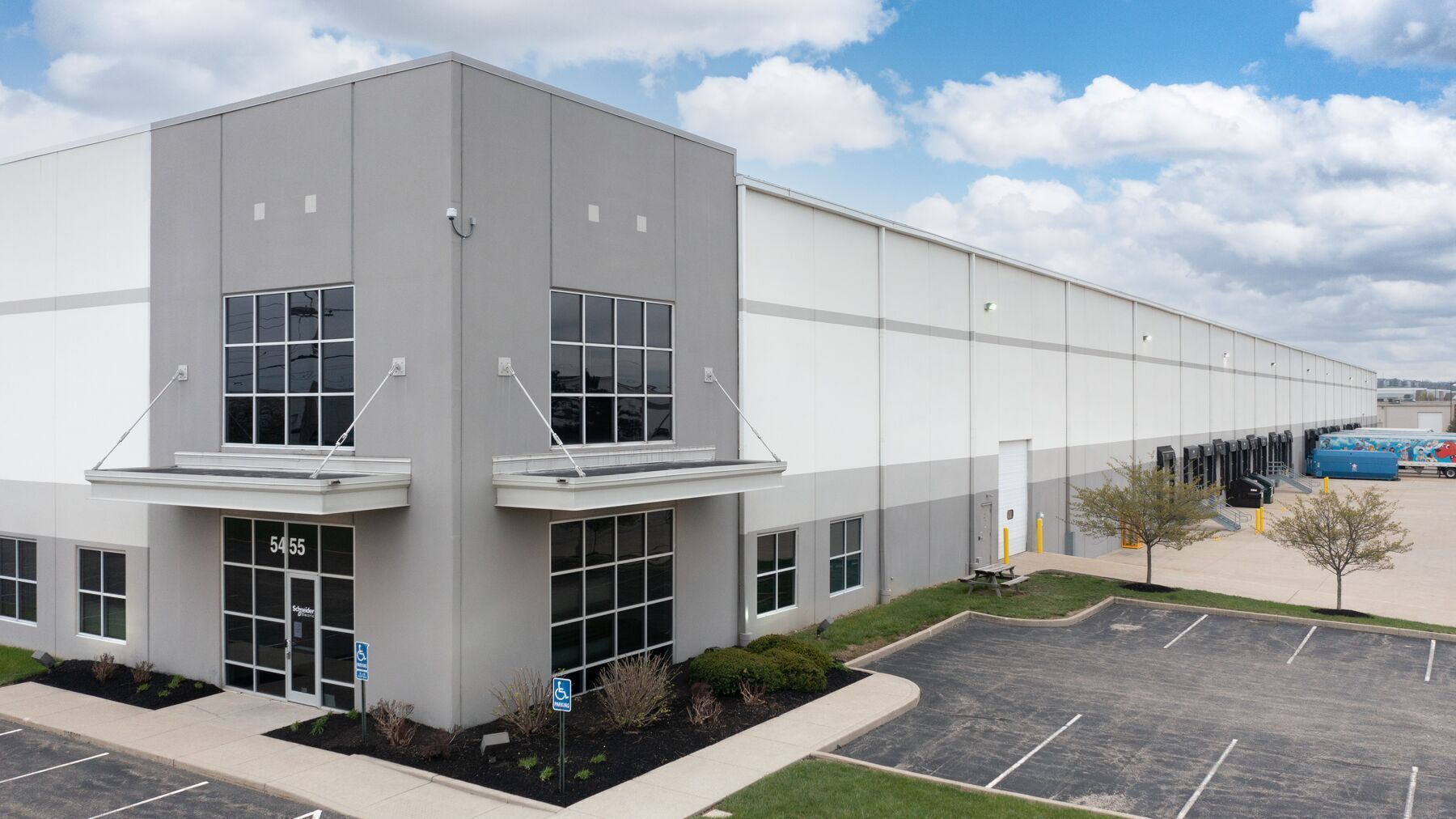 5453-5459 W Chester Rd, West Chester, OH for lease Building Photo- Image 1 of 4