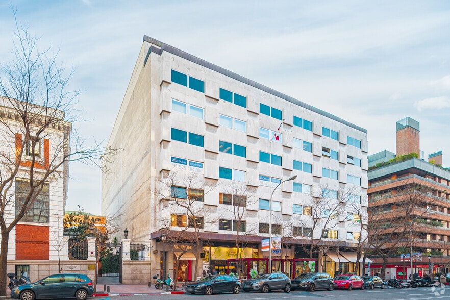 Office in Madrid, Madrid for lease - Building Photo - Image 2 of 3