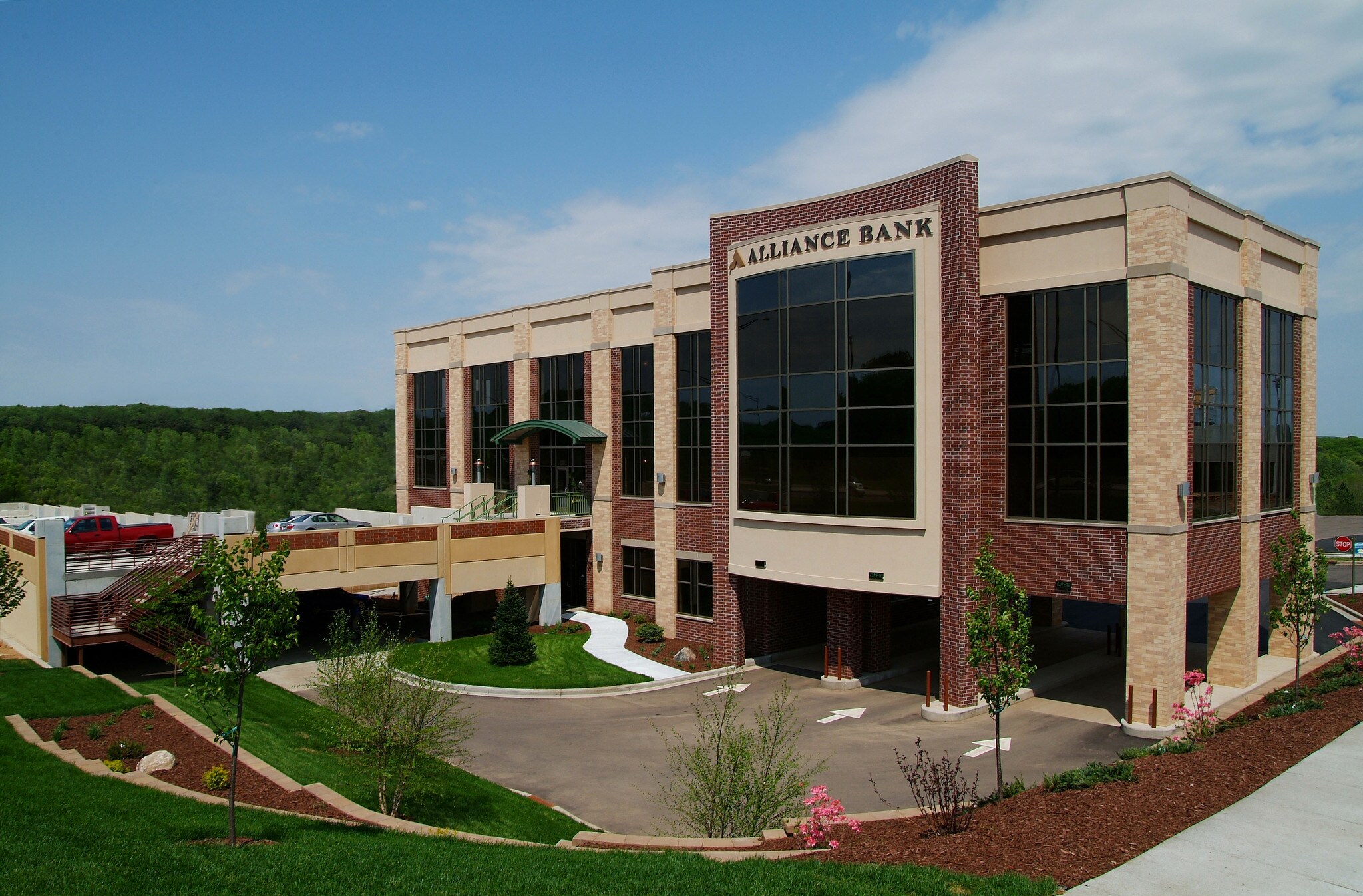 310 Pinnacle Way, Eau Claire, WI 54701 Waterford Bank Building