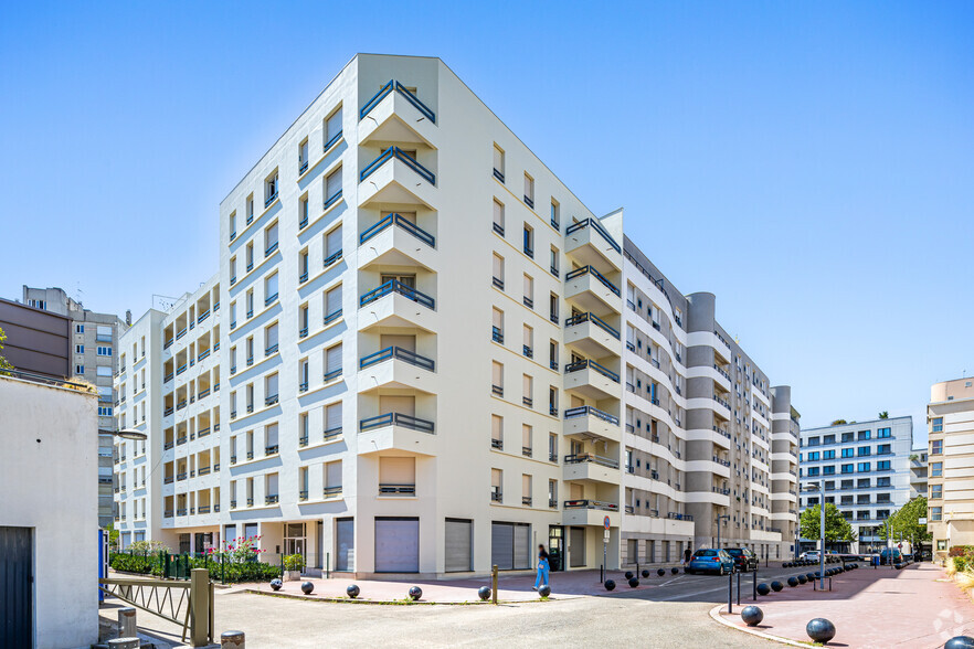 Multifamily in Lyon for sale - Building Photo - Image 2 of 4