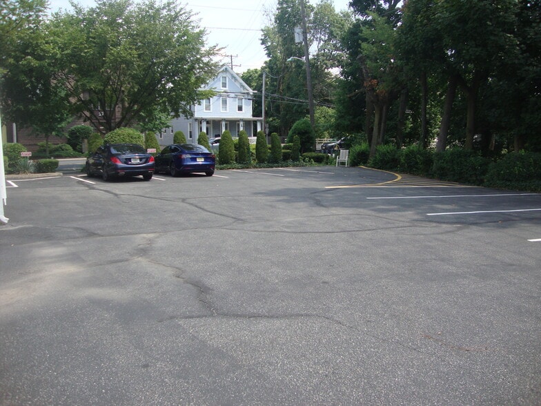 283 Main St, Metuchen, NJ for lease - Building Photo - Image 2 of 5