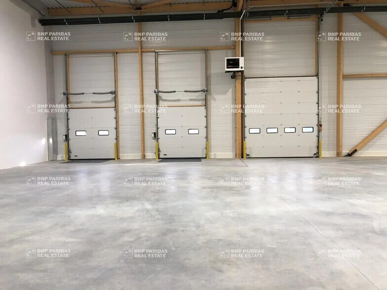 Flex in Louvres for lease - Interior Photo - Image 3 of 8