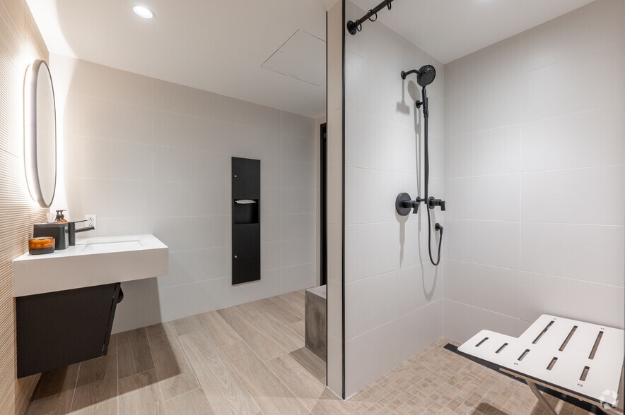 1763 Columbia Rd NW, Washington, DC for lease - Interior Photo - Image 2 of 55